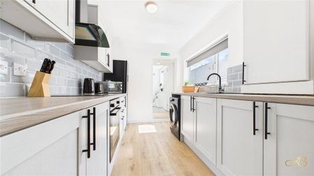 1 bedroom end of terrace house to rent - Photo 2