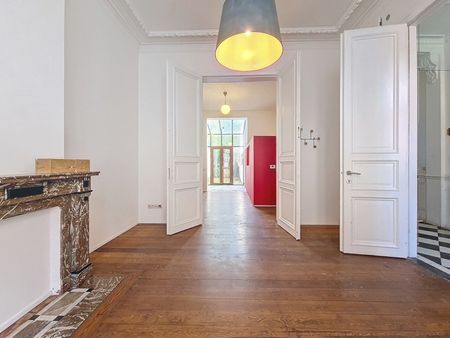 Flat in charming house - Photo 2