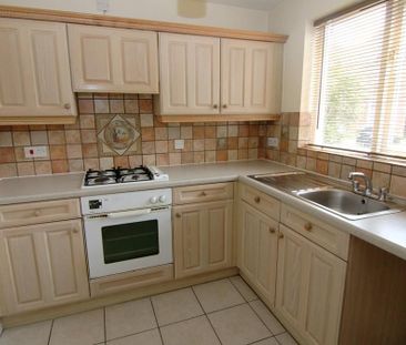 2 bedroom terraced house to rent - Photo 4