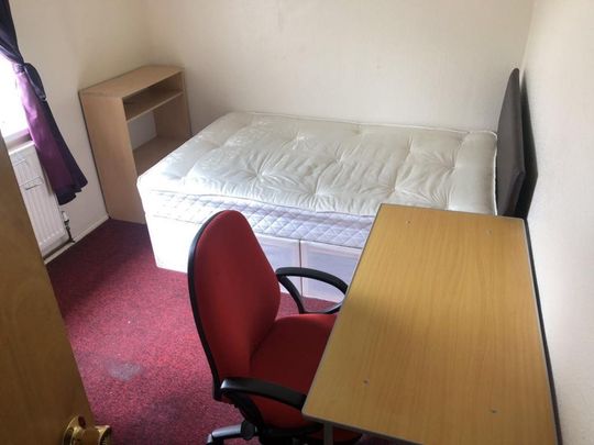 3 bedroom flat to rent - Photo 1