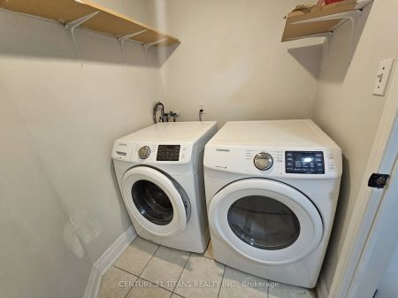 1959 Dalhousie Crescent #Main Floor - Photo 3