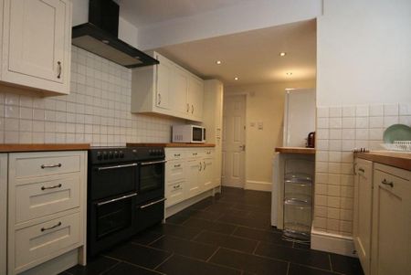 1 bedroom in a house share to rent - Photo 4