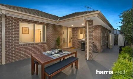“Three Bedroom Town House” - Photo 3