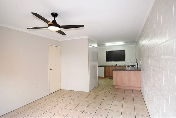 SPACIOUS 2 BEDROOM UNIT PERFECT FOR INDOOR & OUTDOOR LIVING! - Photo 1