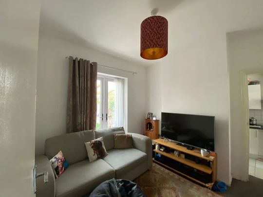 4 Bed Semi-Detached House, Eynsford Road, IG3 - Photo 1