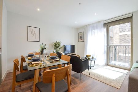 3 bed flat to rent in Randalls Way, Leatherhead, KT22 - Photo 4