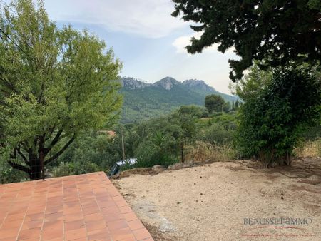Location Appartement 1 pièce 34m² LE BEAUSSET 83330 - Photo 2