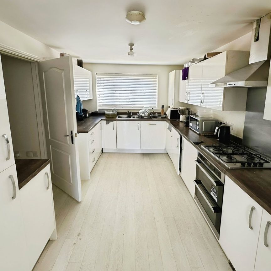 House Share to rent - Clearwater Lane, Dartford, DA1 - Photo 1