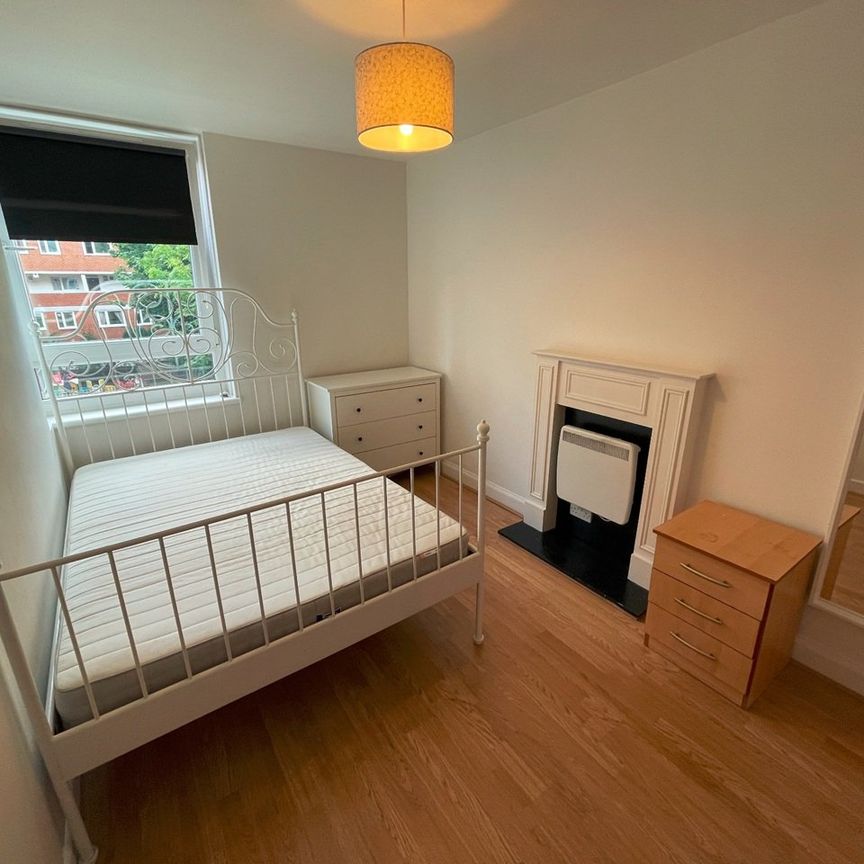 Room in a Shared House, Blomfield Court, SW11 - Photo 1