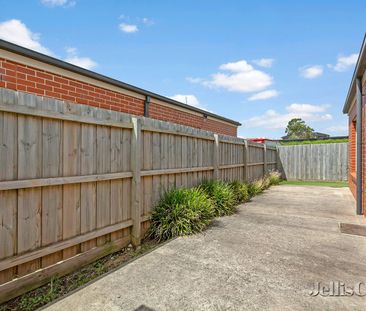 High-end townhouse within walking distance to Lake Wendouree - Photo 5