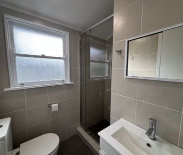 Contemporary Living in Prime Location - Photo 3