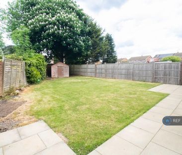 3 bedroom semi-detached house to rent - Photo 2