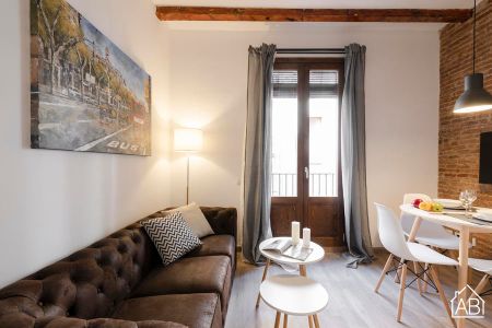 Wonderful two bedroom apartment with a balcony near Las Ramblas - Photo 3