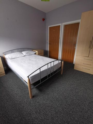 2 bedroom flat to rent - Photo 4