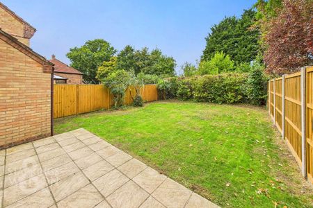 2 bedroom semi-detached house to rent - Photo 2