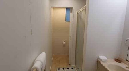 Sunny, fully-furnished 1-bdrm in Northland - Photo 5