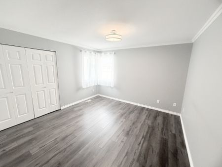 Immaculate Three Bedroom Rancher in Fleetwood - Photo 3