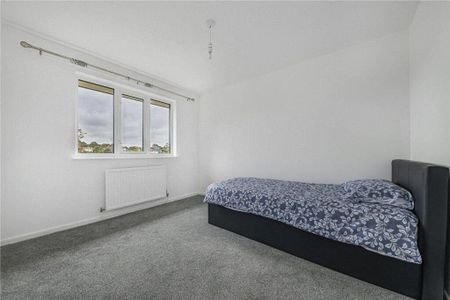 3 bedroom detached house to rent - Photo 3