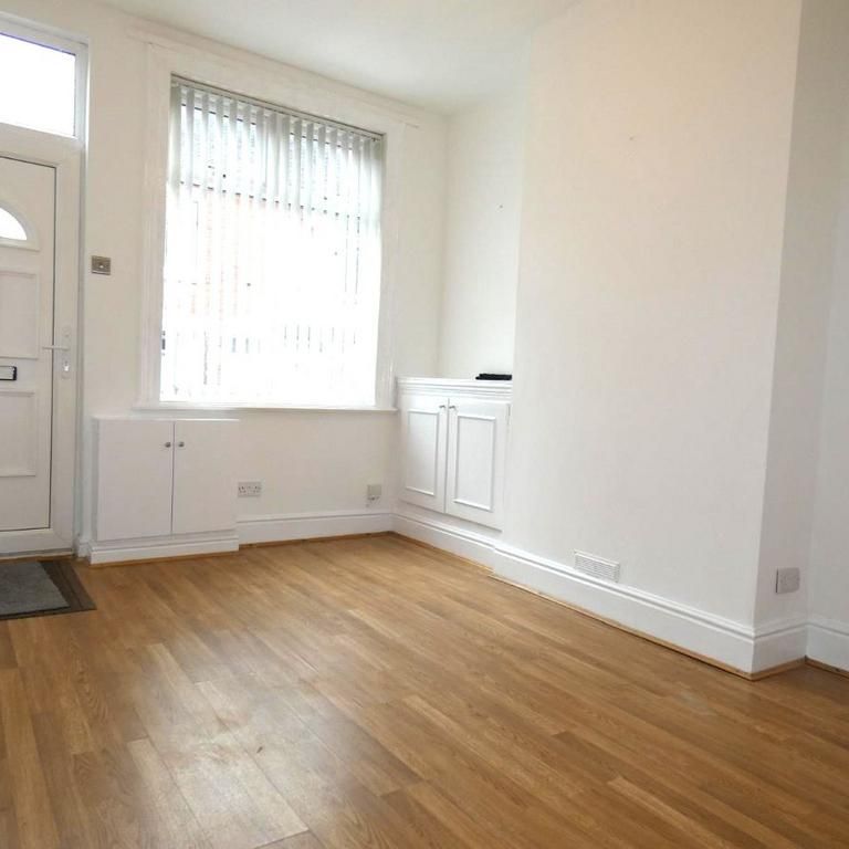 2 bedroom townhouse to rent - Photo 1