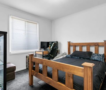 Delightful 4 Bedroom home - Photo 4