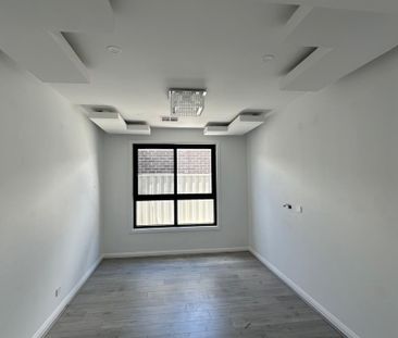 Modern Family Home in Mount Cottrell - Photo 5