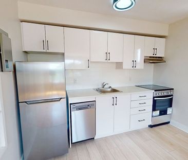 362 McArthur, Vanier South, Ottawa, ON - Photo 3