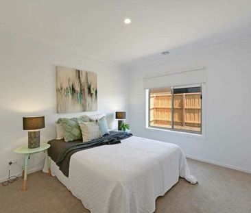 Stylish Family Living in a Prime Cranbourne East Location - Photo 3