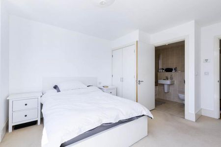 2 bed 2 bath property within a beautifully designed development in highbury - Photo 2