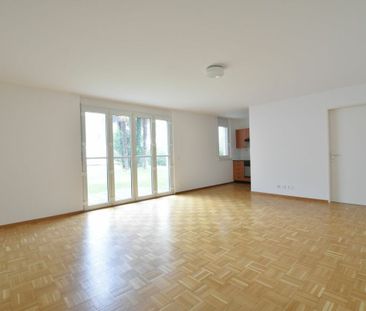 Bright two-room apartment - Photo 1