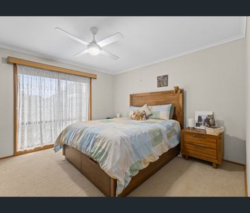 Beautifully Presented Home in Prime Location - Photo 4