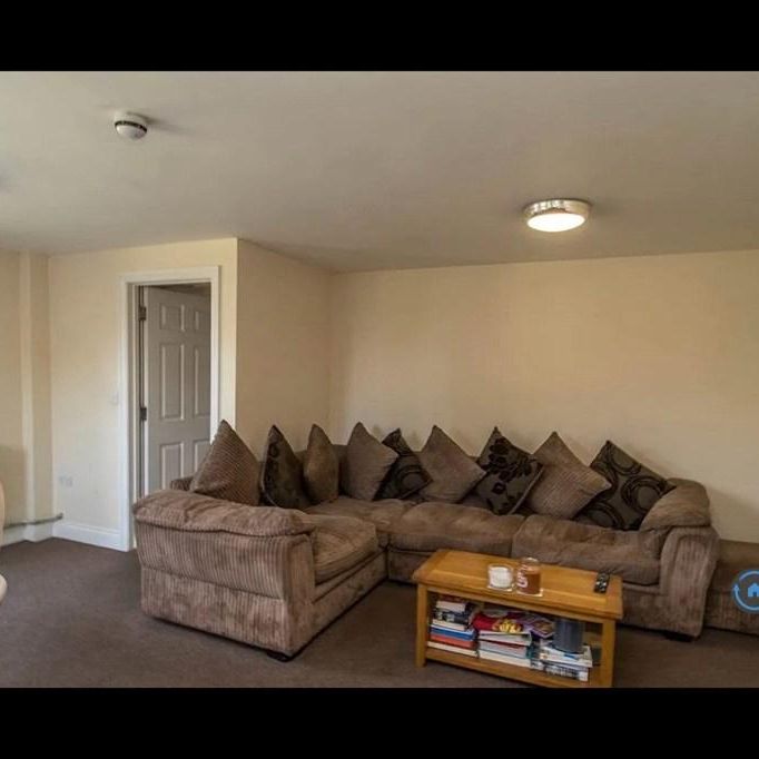 6 bedroom semi-detached house to rent - Photo 1