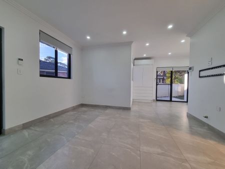 2 Bedroom Flat! Water Usage Included! - Photo 3