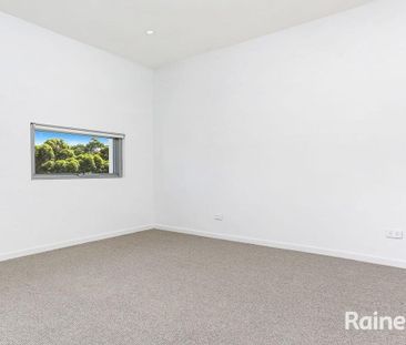 Immaculate 1 Bedroom Apartment - Photo 4