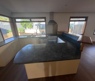 Spacious 4-Bedroom Character Bungalow in Prime Coastal Location - Photo 6