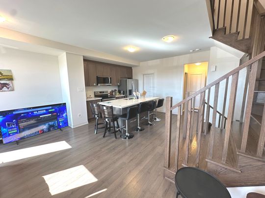 For Lease - 101 Brandon Crescent, New Tecumseth, Ontario - Photo 1