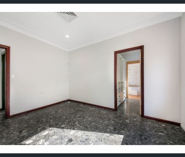 Modern 4 Bedroom Family Home - Photo 6