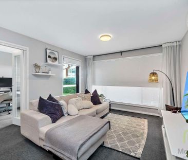 Stylish ground floor living in the heart of Greenway - Photo 1