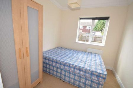 Ensbury Gardens, Ensbury Park, Bournemouth, BH10 - Photo 2