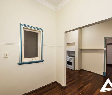 Large Character Apartment - 1 x 1 with Extra Study Space - Photo 6