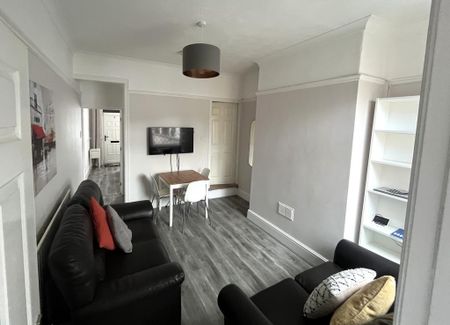 3 bedroom terraced house to rent - Photo 3