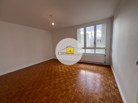 Location Appartement 4 pièces 84m² VILLEFRANCHE SUR SAONE 69400 - Photo 2