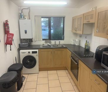 1 bedroom in a house share to rent - Photo 4