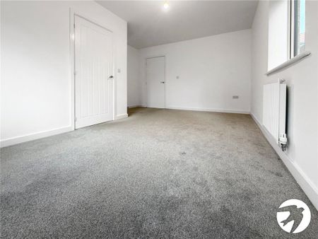 3 bedroom end of terrace house to rent - Photo 2