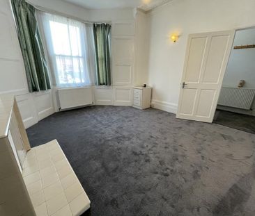 4 bedroom semi-detached house to rent - Photo 2