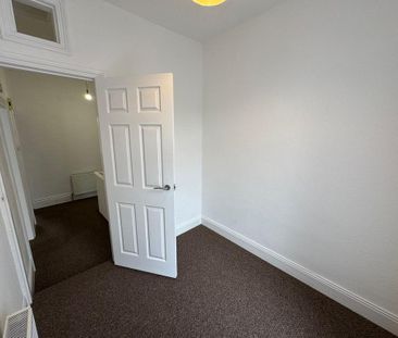 3 bedroom flat to rent - Photo 2