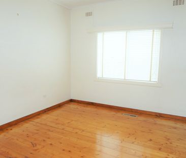 Great 2 Bedroom Unit - 6 month lease! - Photo 3