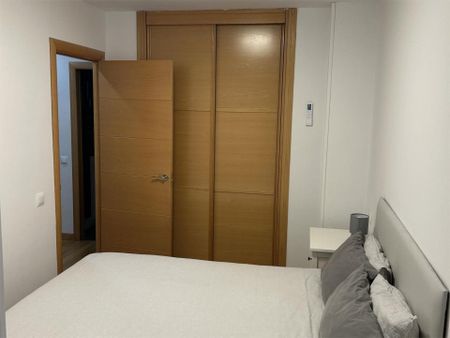 Piso de alquiler en Calle de Fermín Caballero, 52a, La Paz - Photo 2