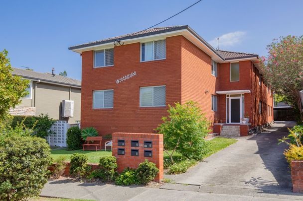Beachside Living in a Super Cute 2 Bedroom! - Photo 1