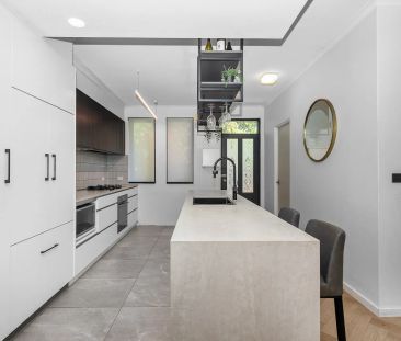 Terrace style living with Harbour Bridge views - Photo 4