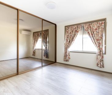 10 Wagtail Crescent, Ingleburn, NSW 2565 - Photo 4